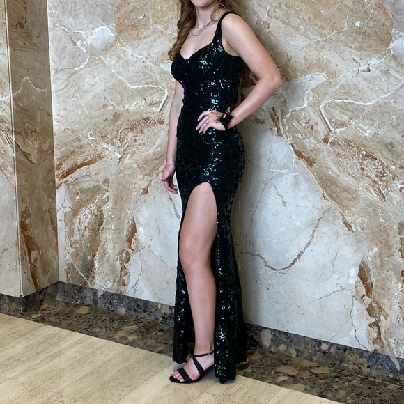 Green and black sequin formal/prom dress - Picture 2 of 7